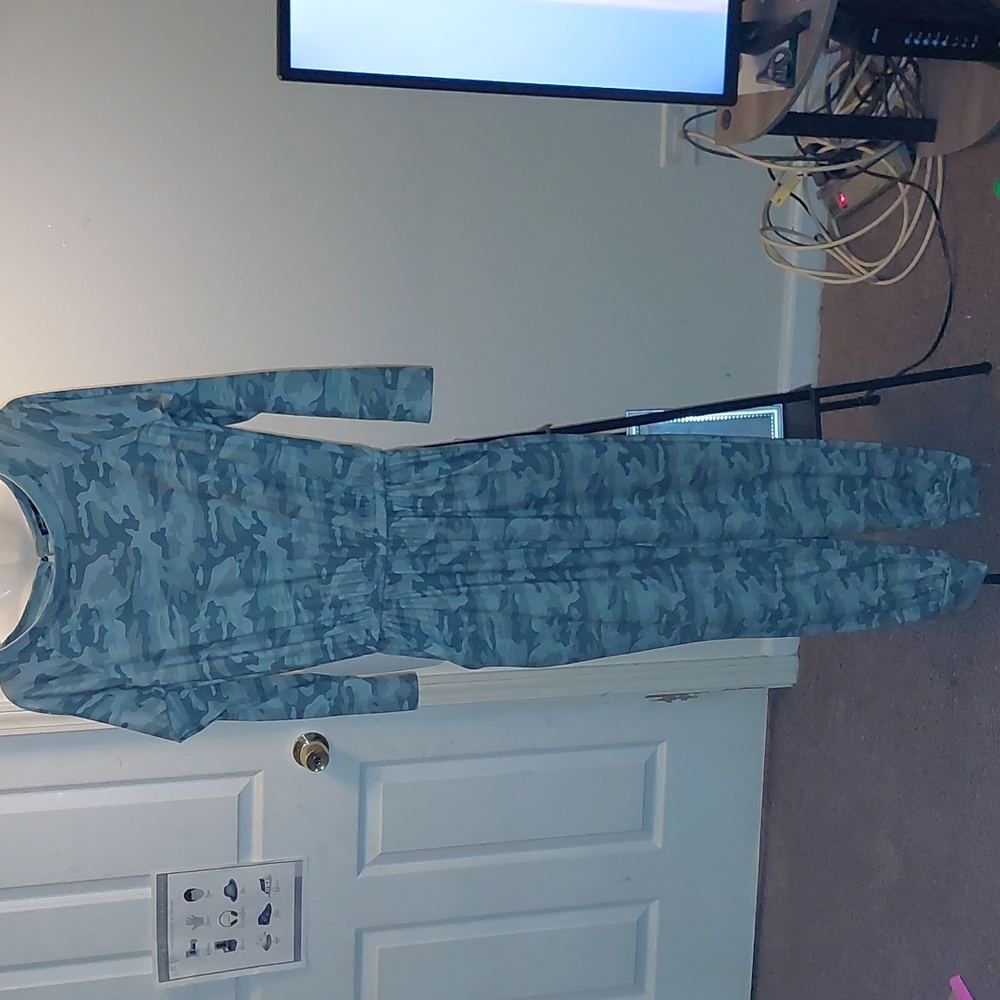 Womens One piece comfy camouflage jumper size -medium